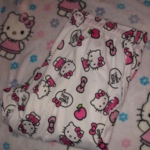 Hello Kitty pajama pants 💗🤍